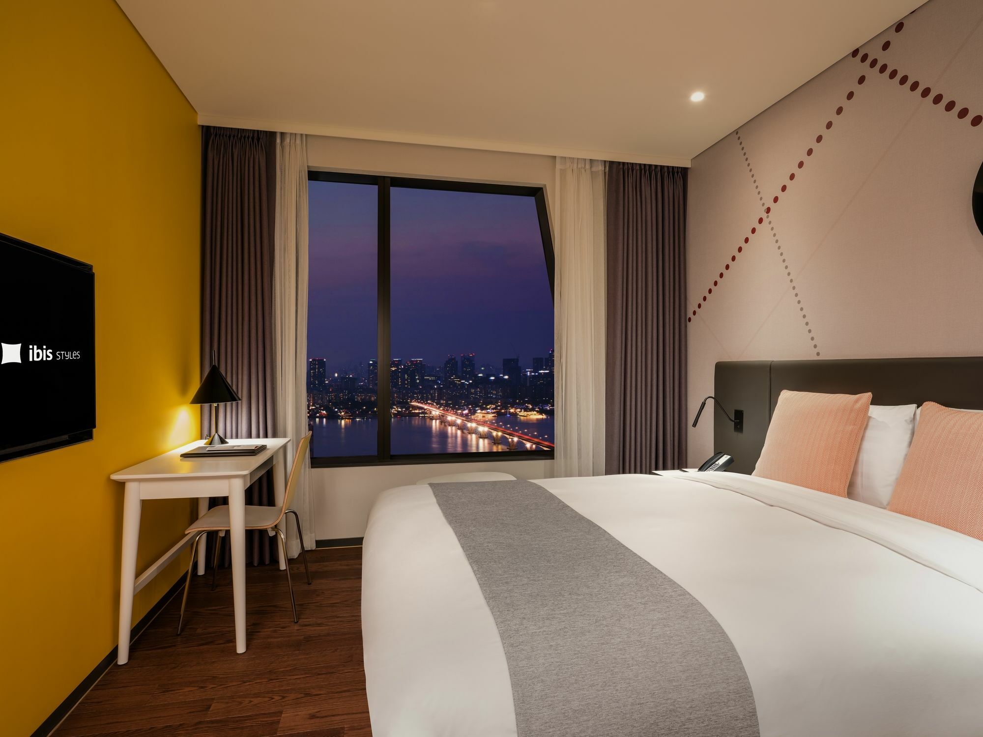 Hotel Ibis Styles Ambassador Yongsan 4*